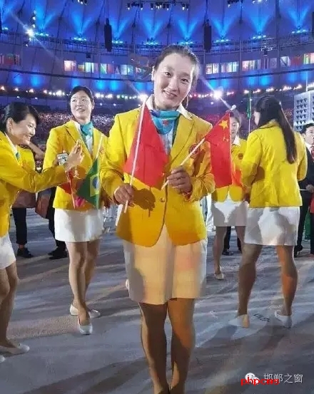 每屆的奧運(yùn)會(huì)都是世界億萬人關(guān)注的焦點(diǎn)，讓我們感到欣喜的是，這屆奧運(yùn)會(huì)上有兩名咱邯鄲籍運(yùn)動(dòng)員，她們是代表國(guó)家女子柔道隊(duì)出征的周超和代表國(guó)家田徑隊(duì)出征的華紹青。其中，29歲的周超將在8月10日21時(shí)參加女子柔道(70公斤級(jí))項(xiàng)目。